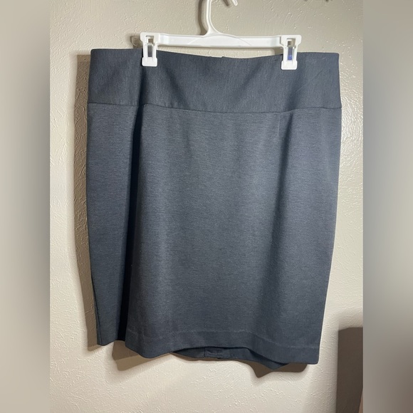 Gray Zip up pencil skirt - Picture 1 of 3